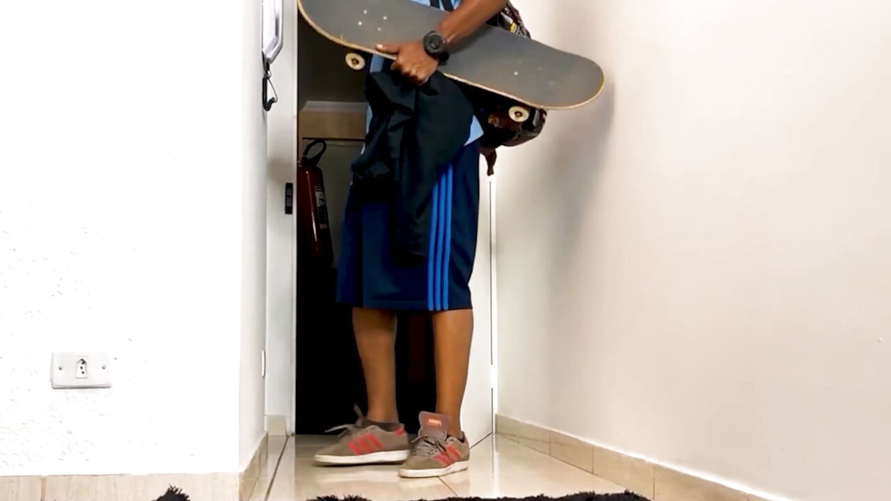 01. HUGE BLACK SKATER RAW FUCKED THE BLONDE TRANS CUMSLUT