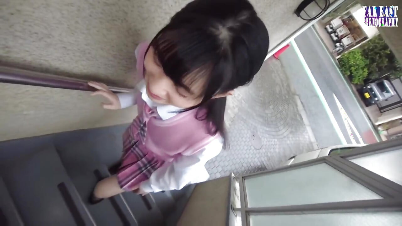 Gadis semok rambut hitam ini digodain sama teman kencan oralnya sampai oral berkali-kali bagian 2