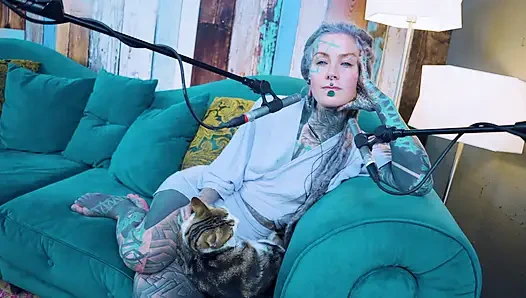 Я говорю о E - Эмпатия - подкаст ASMR, Sfw говорит готессу, худенькая девушка дредки татуированная модель, татуированная девушка