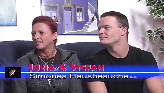 Deutsche oma spielt mit rothaariger schlampe und ihrem partner