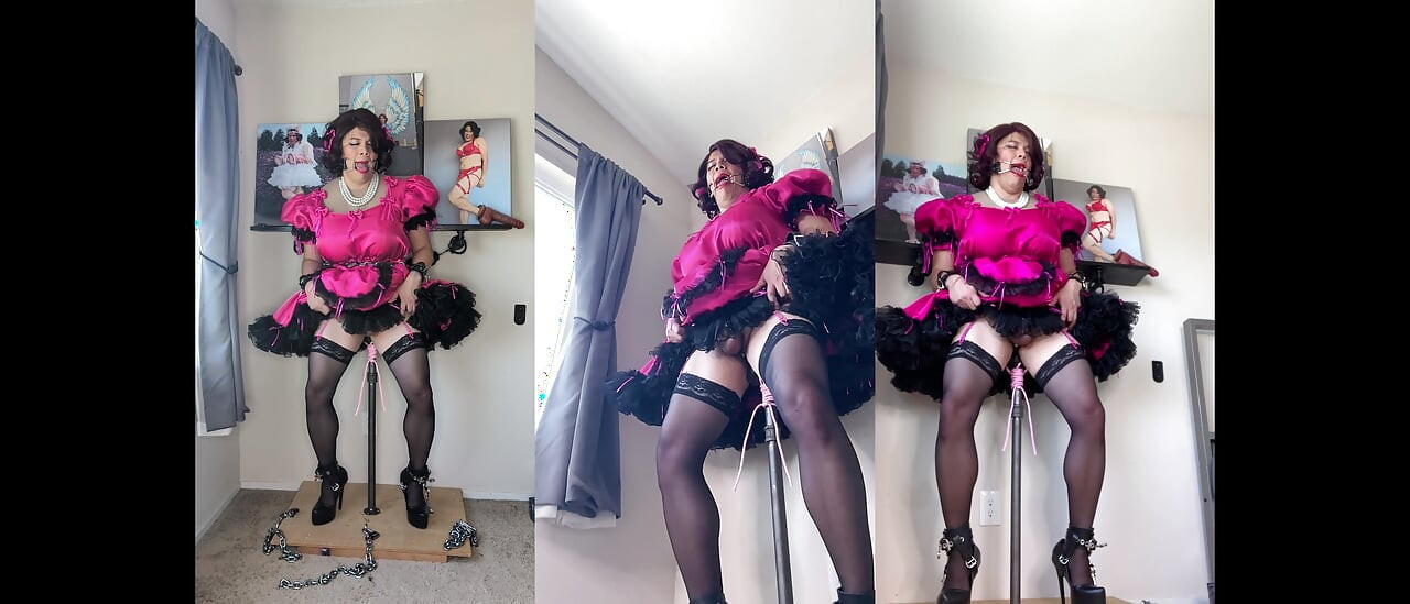 Candy si pembantu banci merah muda dikunci dengan dildo dan menunggangi tiangnya