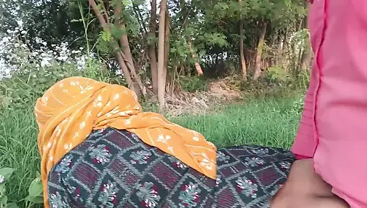 Gadis desa india dientot habis-habisan di luar ruangan