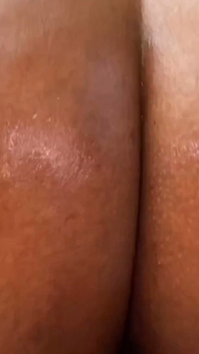 Stor røv ebony MILF nabo kneppet råt doggystyle | Klip 1