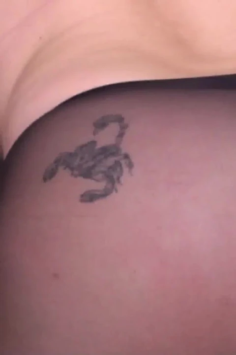 Voluptuous ass posing in pantyhose