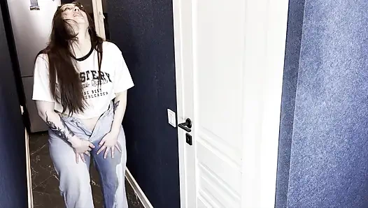 Мой Сводный Брат Закрыл Туалет, И Я Описался