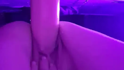 Скачу на моем 13-дюймовом дилдо