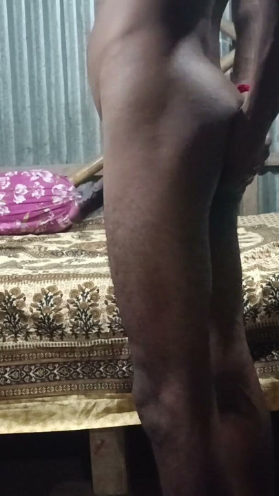 Desi Young Mature Uncle.Injoy At Night Masterbating Video | مقطع 1