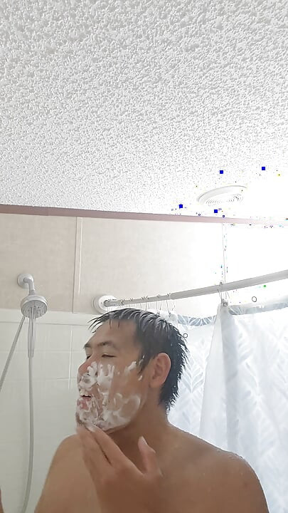 Solo Shower ASMR: Ήχοι από το νερό και ηδονική αυτουποκίνηση