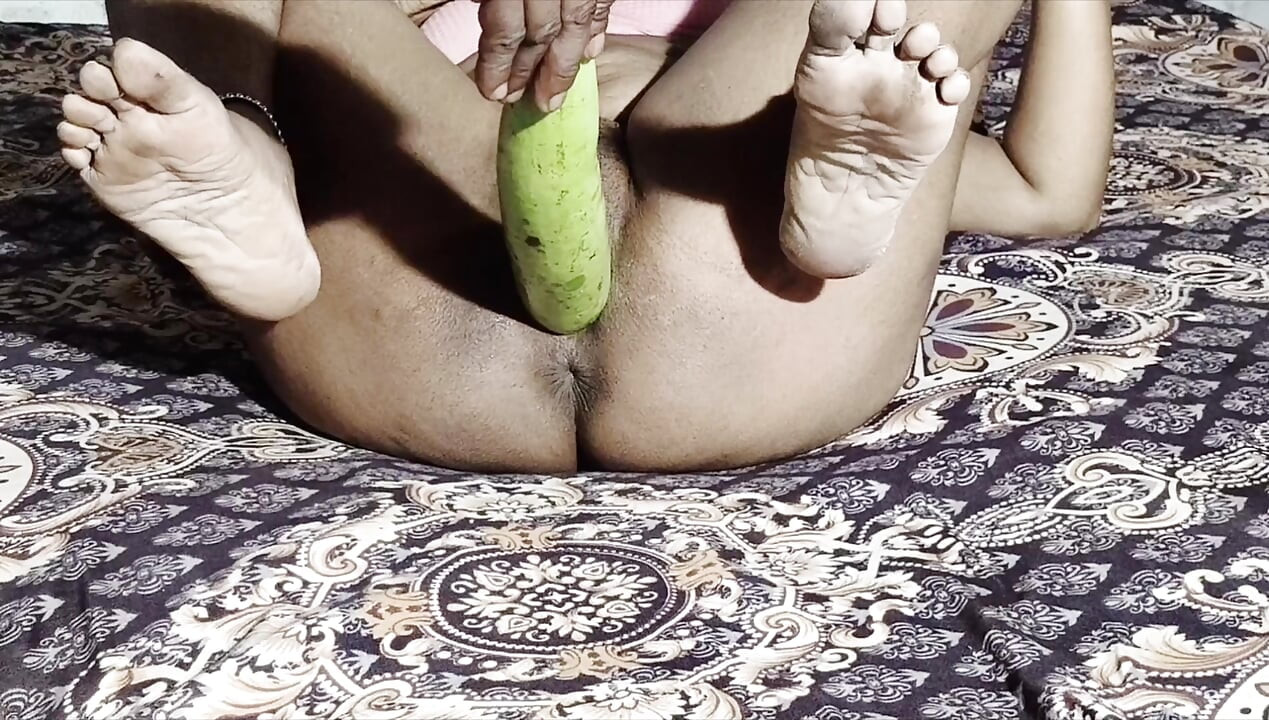 Payasi Hot bibi ko land🍆 or kaddu se chudai kiya
