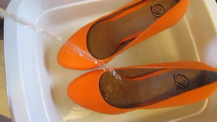 Pissen auf orange Plattformen fm mrmessyshoes p6