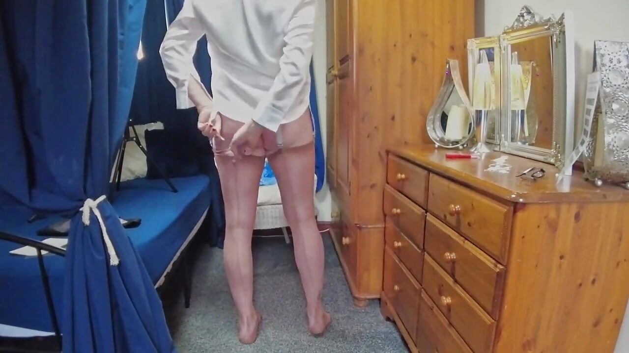 Fully Fashioned Flashing Secretary
