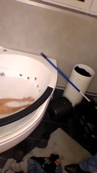Stunning moment from "Geiles Teen im Badezimmer gefickt"