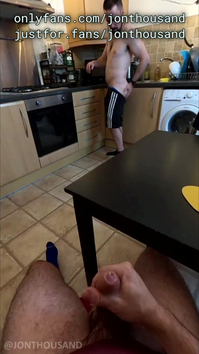 Str8 lad cum in front of roommate