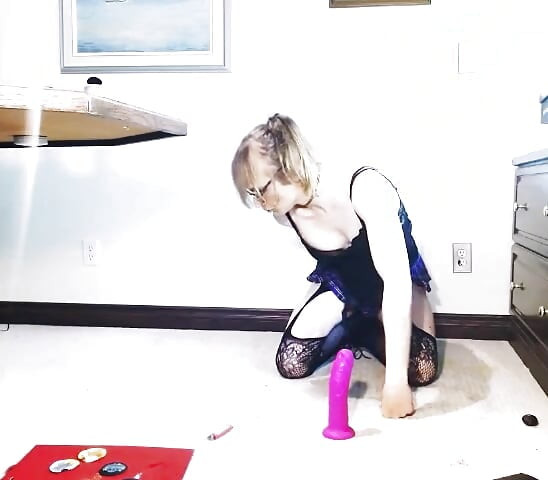 Tímida transgirl burlas y jugando