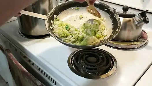 3 cabai daun bawang dimasak dengan minyak dan ngocok kontol