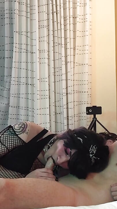 Goth Sissy Jade Madison Deepthroating Dick - Kompilacja 1