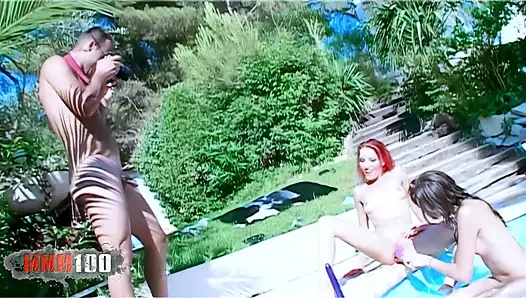 Angie kiss: Alys Rebel und Angie Kiss essen muschi und dildo im pool