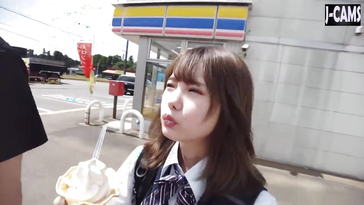 Outdoor Tease. Mischievous Girl and Controlled Release Part1