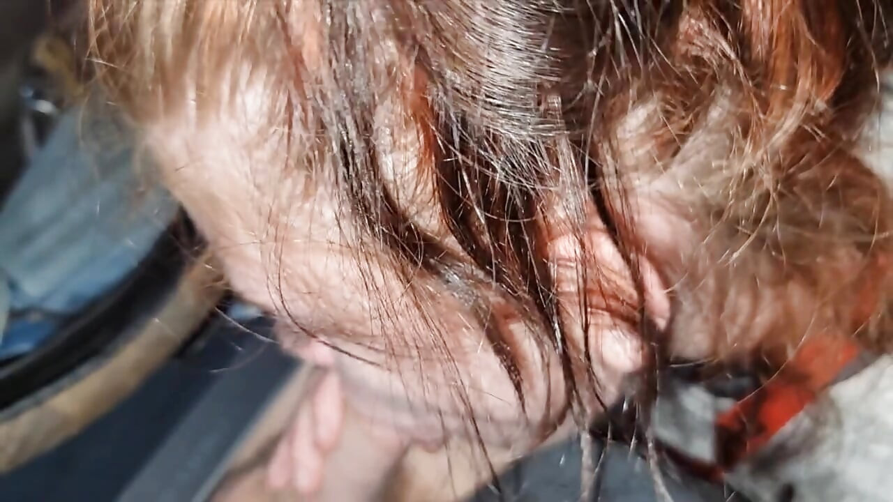 Pretty teen girlfriend takes cum in mouth in the car!