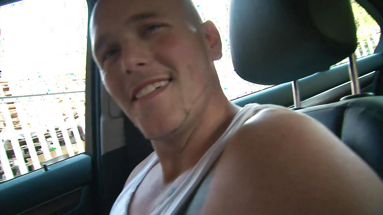 İri göğüslü zenci hatun arabada ve açık havada bakış açısıyla sikiliyor