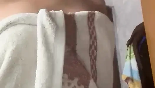 Sexy Latina moves it until you get hard