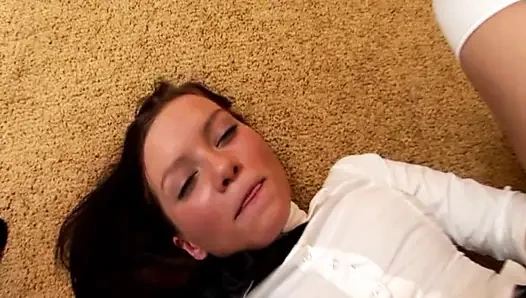 Schlampiger blowjob und tropfende muschi hämmern mit geilem schätzchen