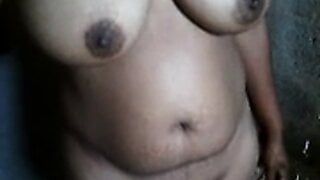 Madamnilu - 干燥的身体，裸体的阴户和屁股