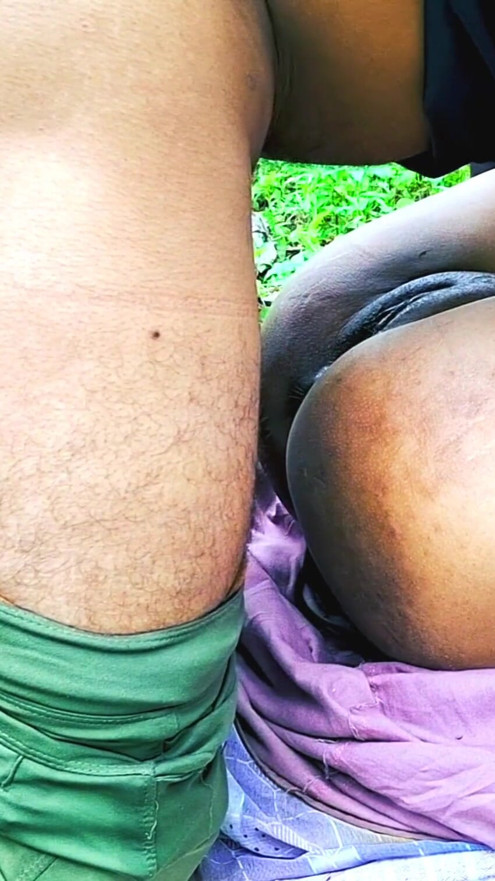 Desi village desi bhabhi ki jangal me thukai | Clip 1