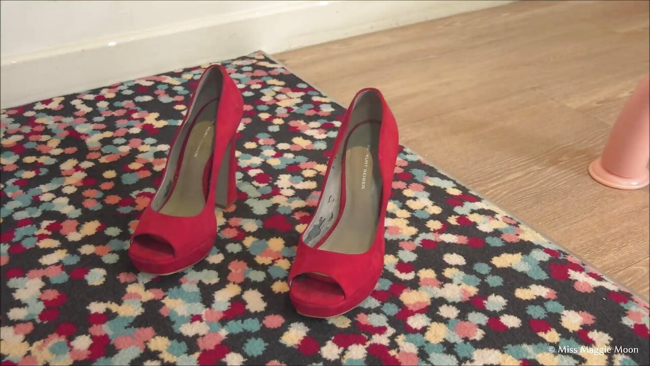 Αναπηδά σε δονητή με γροθιά