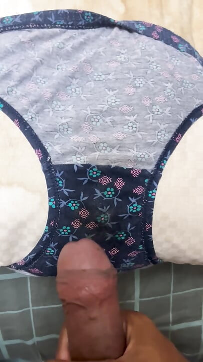 dobul CUM !! My Step sister CUMS panties