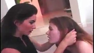 Melissa Ashley abusata dalla sua padrona