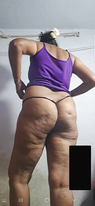 Tamil aunty playing boobs and pussy
