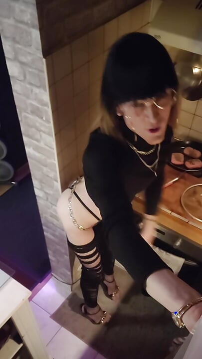 C⁴ WHoRE i Lov U❣ [5mai25] VaneSsaBiTCHx Legging dechiré Noir et HeeLs Black & GolD