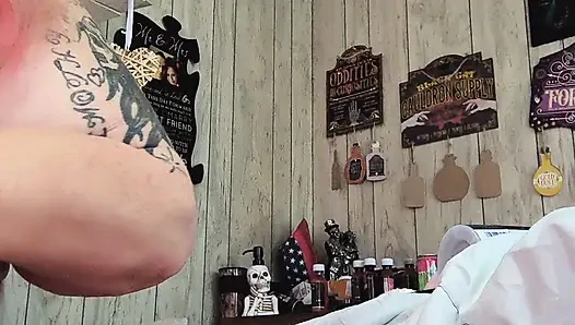 Tuan, aku bisa nyepong kontolmu dengan tebal banget