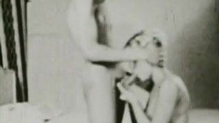 Pareja amateur en giro de sexo oral (vintage de los años 50)