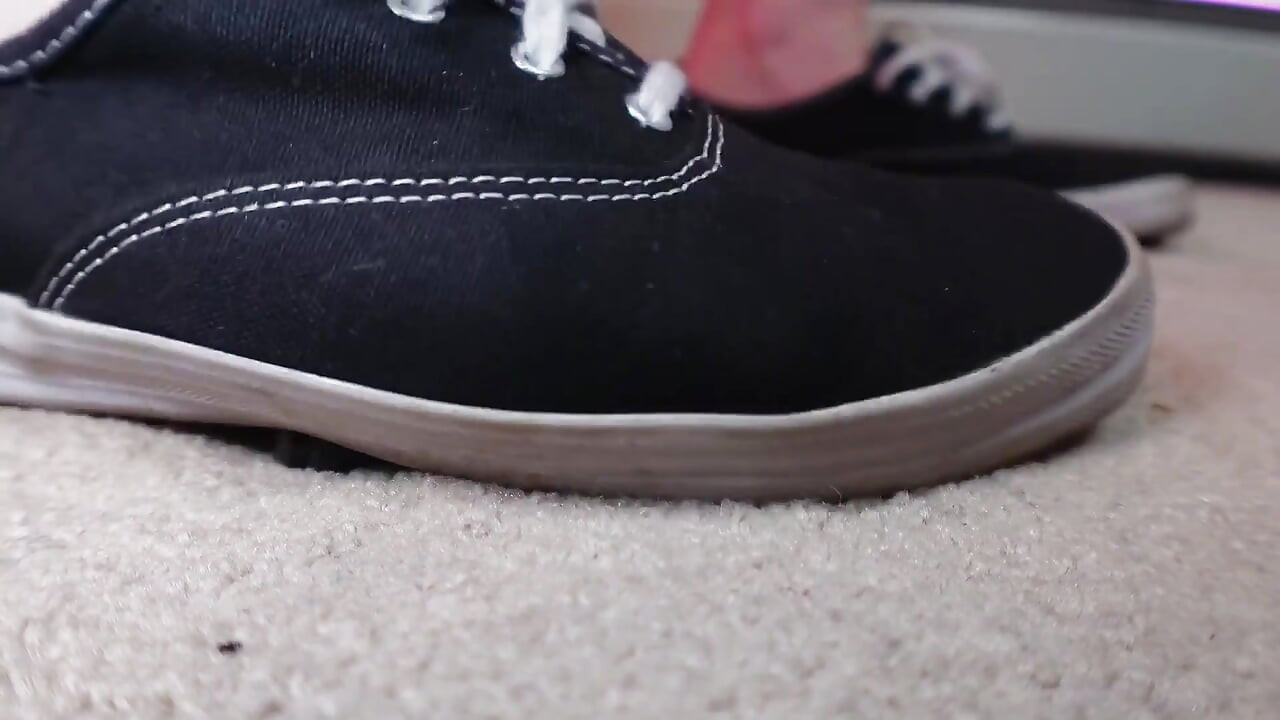 Giantess - ชายตัวน้อยหญิงเป็นใหญ่, เฟติชเท้ารองเท้าผ้าใบ 1080p