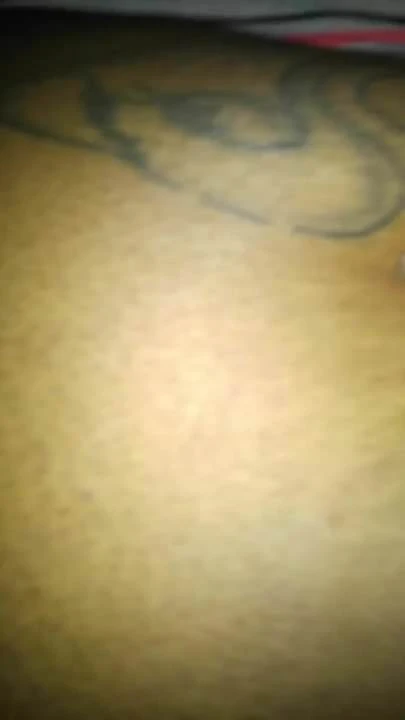 Ebony val med annonser tatuering