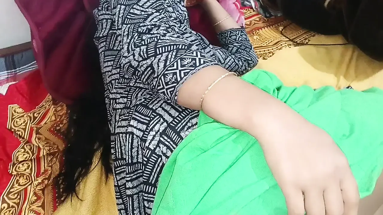 Indian Stepmom stay one night with her stepson in naked, she seduced son and fucked in se