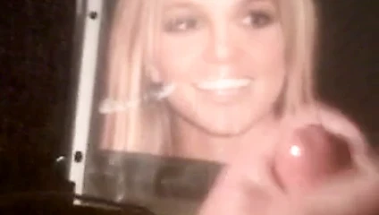 Cum üzerinde britney spears yüz