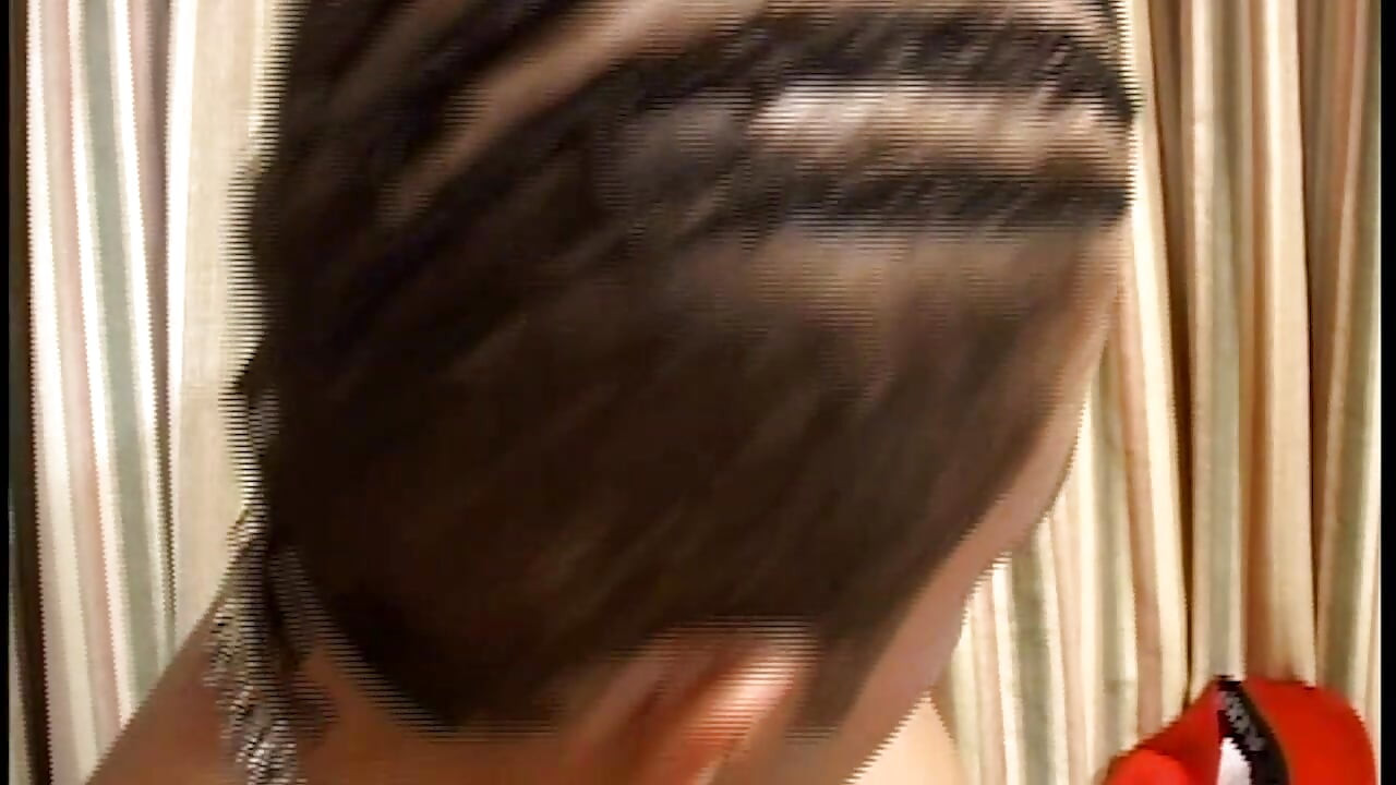 Une latino sexy séduit son ami hétéro - sa curiosité pour la première fois se transforme en passion gay intense