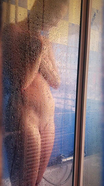 Memorable moment from "Watch me play & shave in my shower - Voyeur Time with Annika Belle"