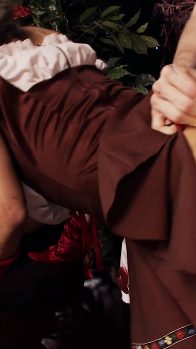 Must-share moment from "Blonde notgeile Milf mit grossen Titten blaesst und laesst ihre feuchte pussy ficken"