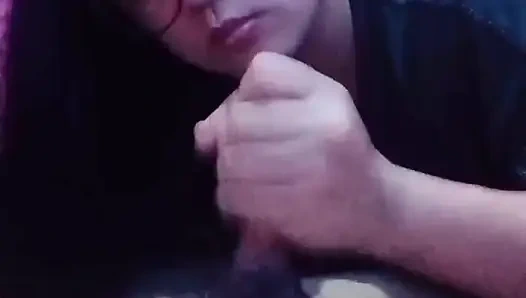 Heiße stiefmutter lutscht den schwanz seines stiefsohns nach der schule - Ayesha sy