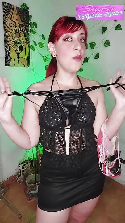 أجعل ديوثي يختار ثونغ حتى أتمكن من نيك رجل آخر!!