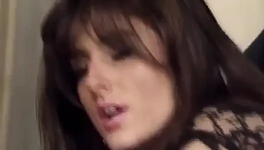 Bu Alman genç kız her iki deliğini parmaklattı