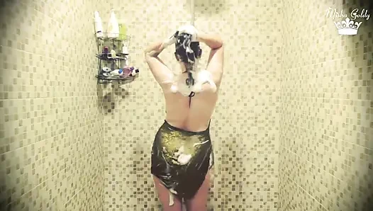 Meneteskan basah dengan pakaian di kamar mandi & menggoda mencuci rambut