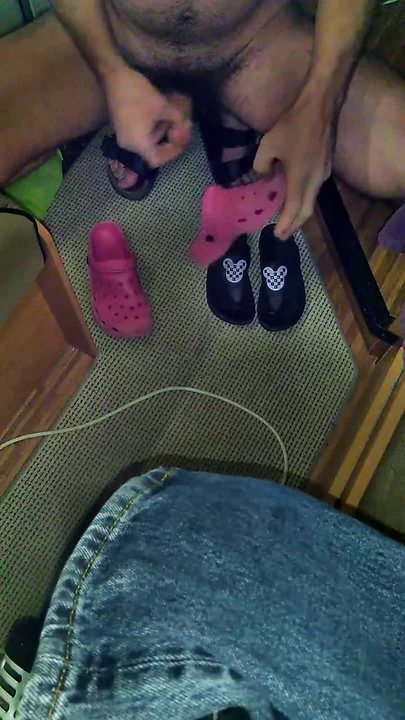 Cumming in crocs