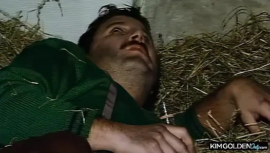 Heisser Dreier in der Scheune mit geiler Bruenetten