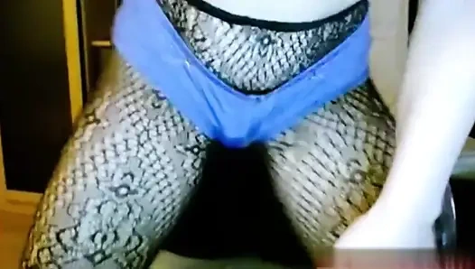 Büyük götlü külotlu çoraplı genç