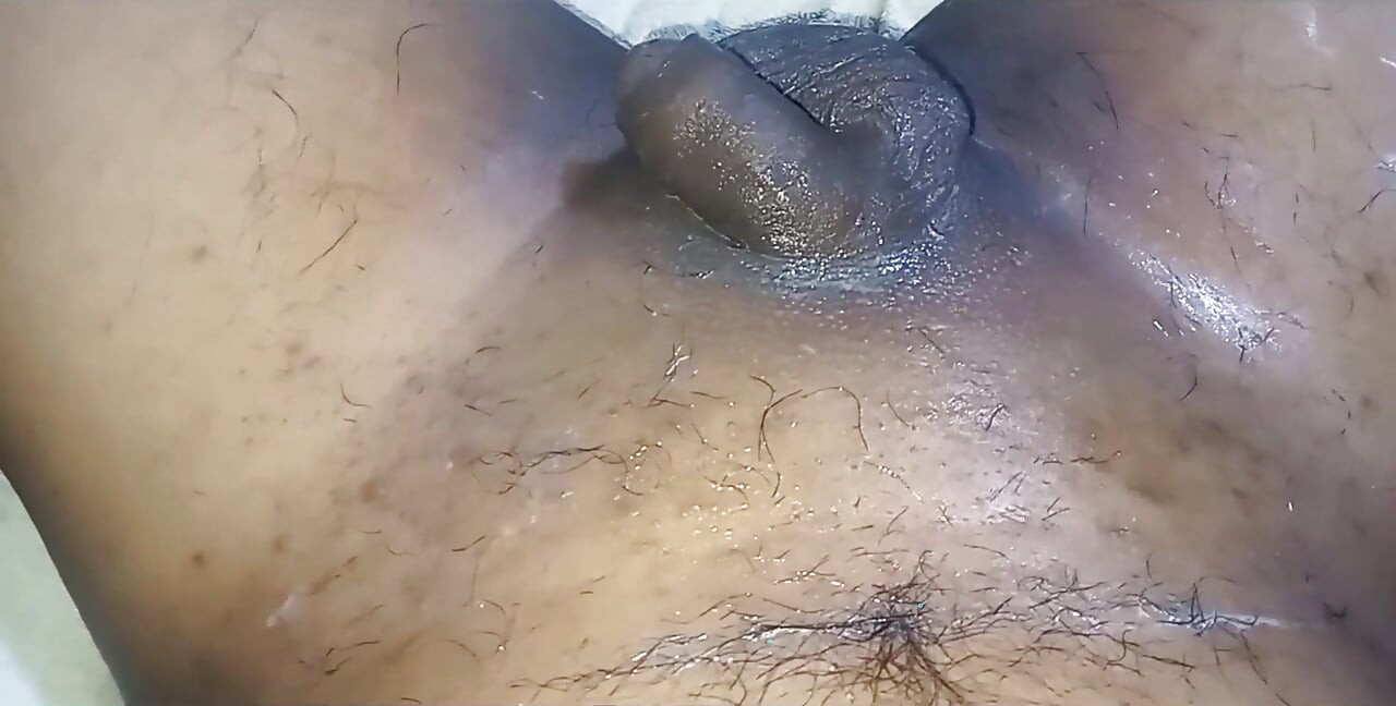 Apne parosi ke land aur gendon ko shev karna, puraane jamaane men, uska chikna land bahut svadisht lag raha tha, aur mainne use apna pahla diya